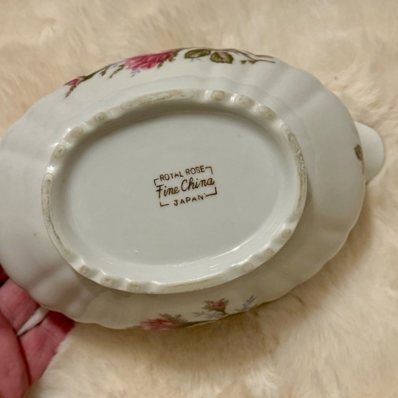 Vintage Royal Rose Fine China of Japan's Moss Rose pattern Gravy Dish. - Picture 5 of 9